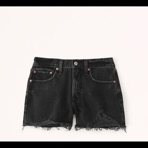 Abercrombie curve love mid rise boyfriend short in black size 26/2